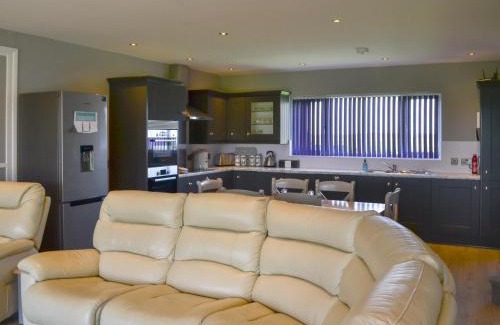 Lincoln House | Lucy's Lodge - Ukc2202