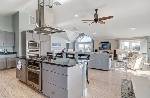 Southern Shores House | Lucy's Place | 1030 ft from the beach | Private Pool, Hot Tub | Southern Shores