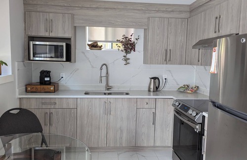 Sunset House | Lucy's Place in the central area of Vancouver