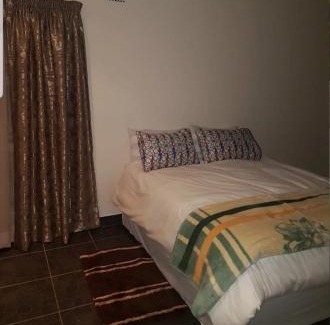 Emfuleni House | Lula Guest House