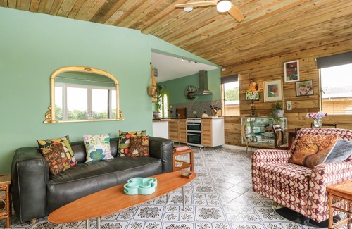 Congresbury Cottage | LULU LOGS, pet friendly, character holiday cottage in Congresbury