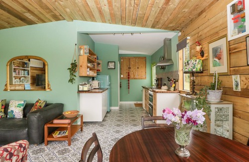 Congresbury Cottage | LULU LOGS, pet friendly, character holiday cottage in Congresbury