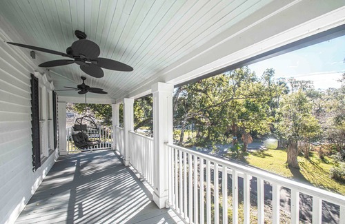 Brooksville House | LULU Street Retreat-A Charming Historic Downtown Home in Brooksville
