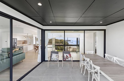 Malua Bay House | Luma Vista | Overlooking McKenzies at Malua Bay