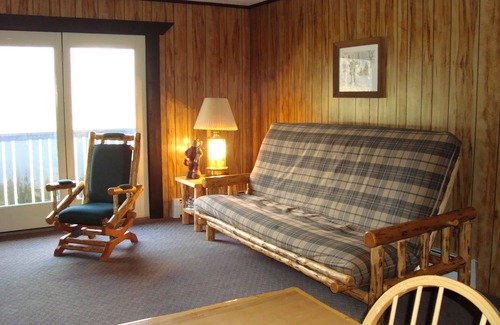Bessemer Condo | Lumberjack Lodge Unit#3 Ski in/Ski Out