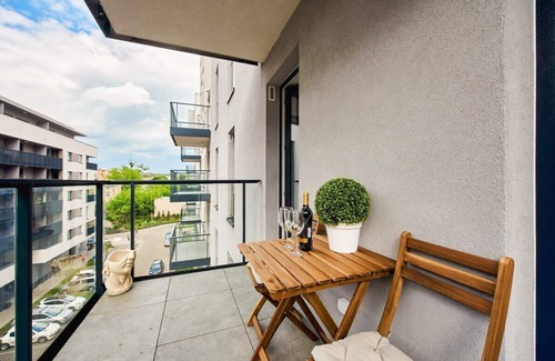Baluty Apartment | Lumina studio with parking near Manufaktura