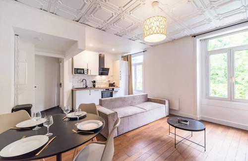 Guingamp Apartment | Luminous, designer cocoon near train station Hôtel Lefort