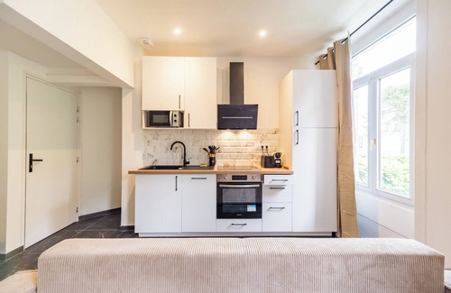 Guingamp Apartment | Luminous, designer cocoon near train station Hôtel Lefort