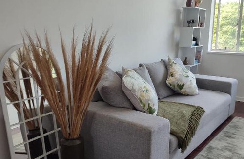 Linden House | Luminous Landing in Linden