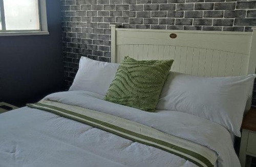Linden House | Luminous Landing in Linden