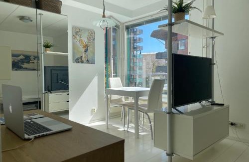 Lantinen District Apartment | Luminous Studio 15min To Center with WiFi & Netflix