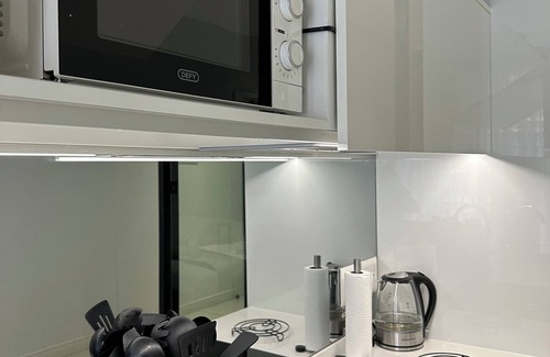 Greater Johannesburg Metropolitan Area Apartment | Luna Lux Apartment Elegant City Escape in Waterfall Smart City Walk to MOA