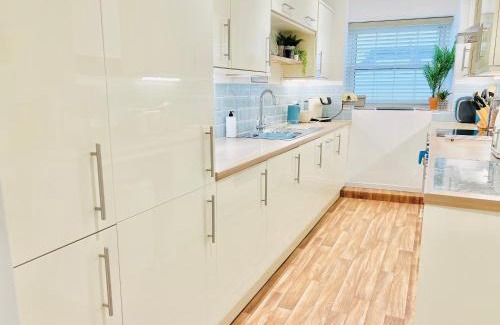 Westward Ho House | Lundy Lookout 5 minutes drive to beach Hot tub