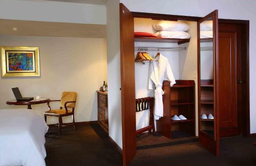 Sector 1 Hotel | LUOXO Hotel