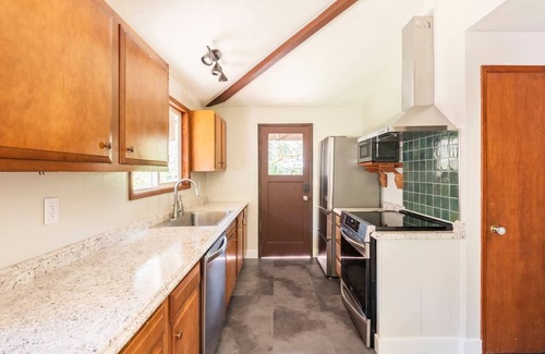 Mount Hood Village House | Lupine Glen: Community Pool, Wifi, Fire, Deck!