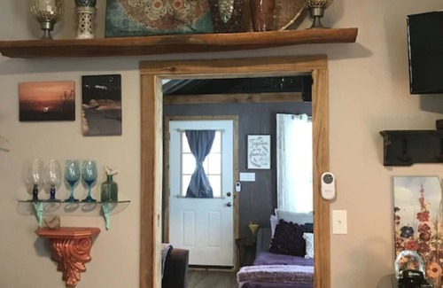 Bacliff House | Lush Couples Cottage w/access to Waterfront Property