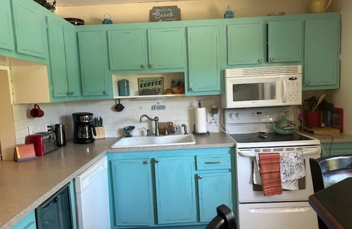 East Naples Villa | Lush Villa in golfing community close to Beaches and Shopping. 2 Golf Courses,