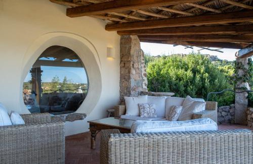 Porto Cervo Villa | Lussuosa villa con Piscina opera dell'Arch.Couelle