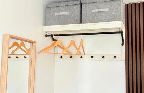 Luton House | Luton Lodge - Newly Refurbished, Ideal for Short Stay , 5 mints To Luton Airport , Train Station, Town Centre , Free off street Parking