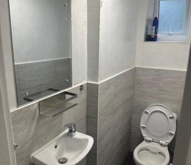 Luton House | Luton Room only