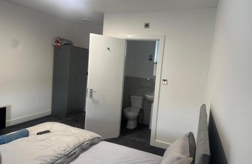 Luton House | Luton Room only