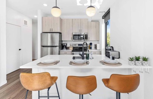 St. Anthony West Apartment | Lux 2BD, Sofa Bed DT &UMN, GYM Free Street parking