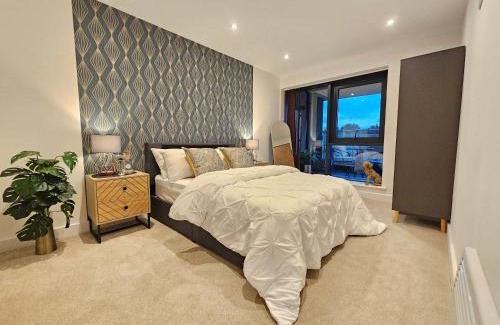 Leeds Apartment | LUX 2Bed 2Bath Apartment with Terrace City Center