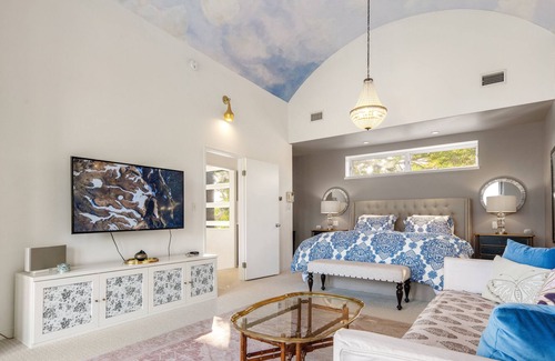 Mar Vista House | Lux 4 Bedroom West LA Zen Home Pool & Lounge & Peloton