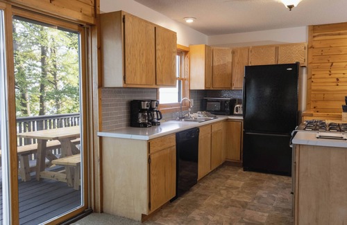 Walker House | Lux 4 BRM home overlooking the lake & pool reduced by 40% from peak summer rates