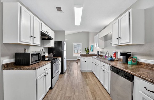 Biltmore Beach House | Lux Beach Access Min to Hospital Grill & Patio