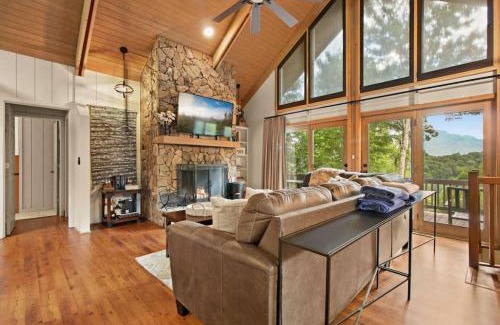 Seven Devils House | Lux Chalet with Amazing Views of Grandfather Mtn!