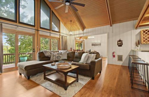 Seven Devils House | Lux Chalet with Amazing Views of Grandfather Mtn!