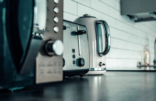 Kirkheaton Apartment | Lux & Comfort At Dealhouse Apt King Bed