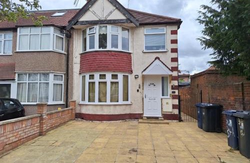 Perivale Apartment | Lux flat- Sleep 5-2 min walk- Perivale Station