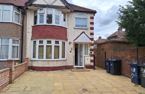 Perivale Apartment | Lux flat- Sleep 5-2 min walk- Perivale Station