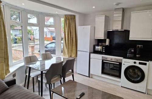 Perivale Apartment | Lux flat- Sleep 5-2 min walk- Perivale Station