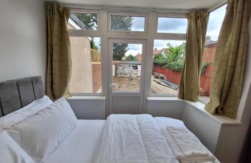 Perivale Apartment | Lux flat- Sleep 5-2 min walk- Perivale Station