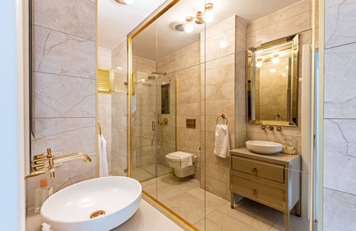 Besiktas Apartment | Lux Flat w Balcony in Besiktas, 5 min to Zorlu