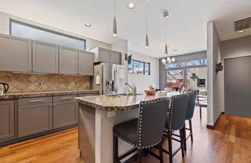 North End House | Lux Home w/Hot Tub+Fire Pit steps from Hyde Park