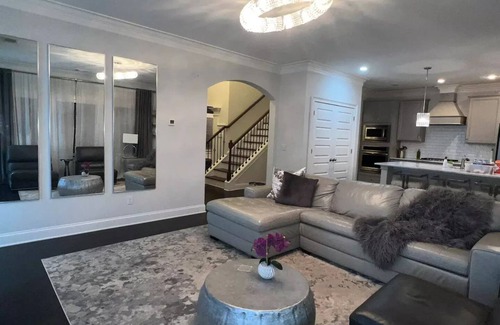 Auburn House | LUX House! HOT TUB! 4 min to campus. Golf lot