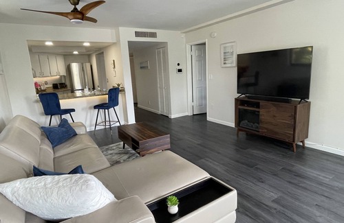 Delray Beach Condo | Lux King Bed Suite, Modern Condo Delray Beach. DRClub - 40% Off Fall & Holidays