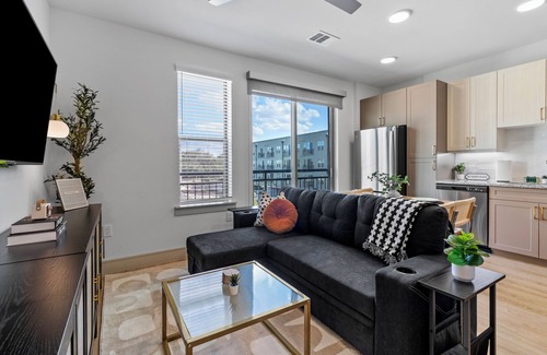 McNeil Apartment | Lux King Suite | Gym | Pool | AC | Domain Mall