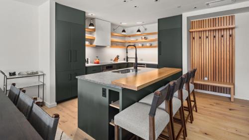 Stowe Area Apartment | Lux Mountainside 2 Bed Mountainside Condo By Stowe Mountain Rentals