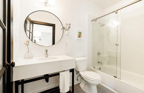 Pendleton Apartment | Lux Parkside 1BR - Patio - Sun Deck - Free Parking