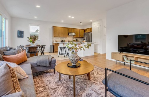 Berryessa House | Lux Primary Suite w/ Private BA