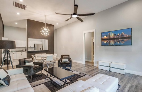 West Dallas House | Lux Private Home I Sleeps 8 I 4 Miles Downtown