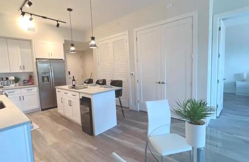 West Palm Beach Apartment | Lux property great for 1 to 8 Guests-family trip ,5Beds 2Rooms Staycation with Gym and EV, proximity to Downtown and Beaches