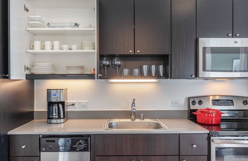 Downtown San Francisco Apartment | Lux SoMa 1BR w/Gym, Roofdeck, W/D, nr. BART & Muni by Blueground