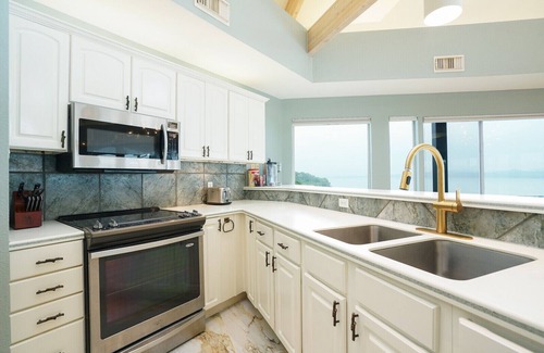 Canyon Lake House | Lux stay with panoramic views in Canyon Lake