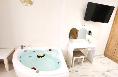 Monastiraki Apartment | Lux Suite Jacuzzi Acropolis byMK